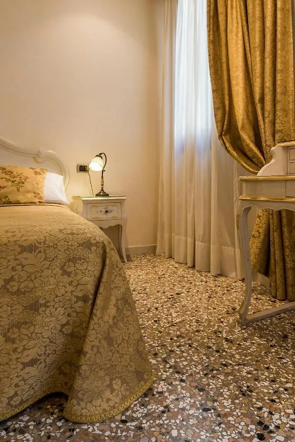 *** Bed and breakfast Angeles Inn Venecia Italia