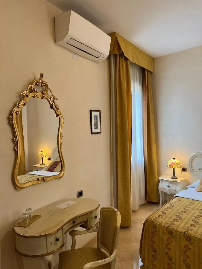 Angeles Inn Venecia 3*,  Italia