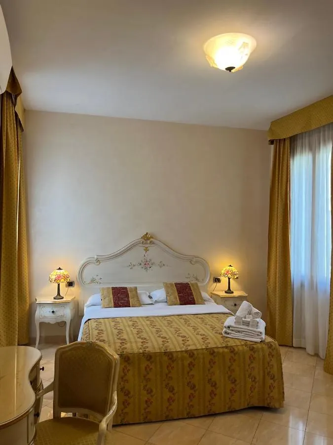 *** Bed and breakfast Angeles Inn Venecia Italia