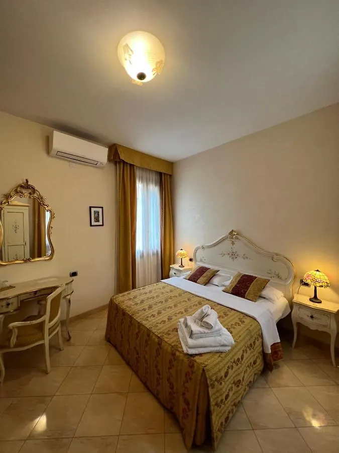 Angeles Inn Venecia Bed and breakfast
